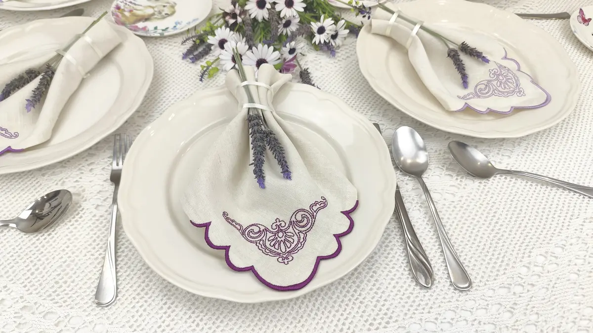 Create Elegant Scalloped Edge Napkins: Inspiring Embroidery Software Masterclass 32 Create Elegant Scalloped Edge Napkins: Inspiring Embroidery Software Masterclass