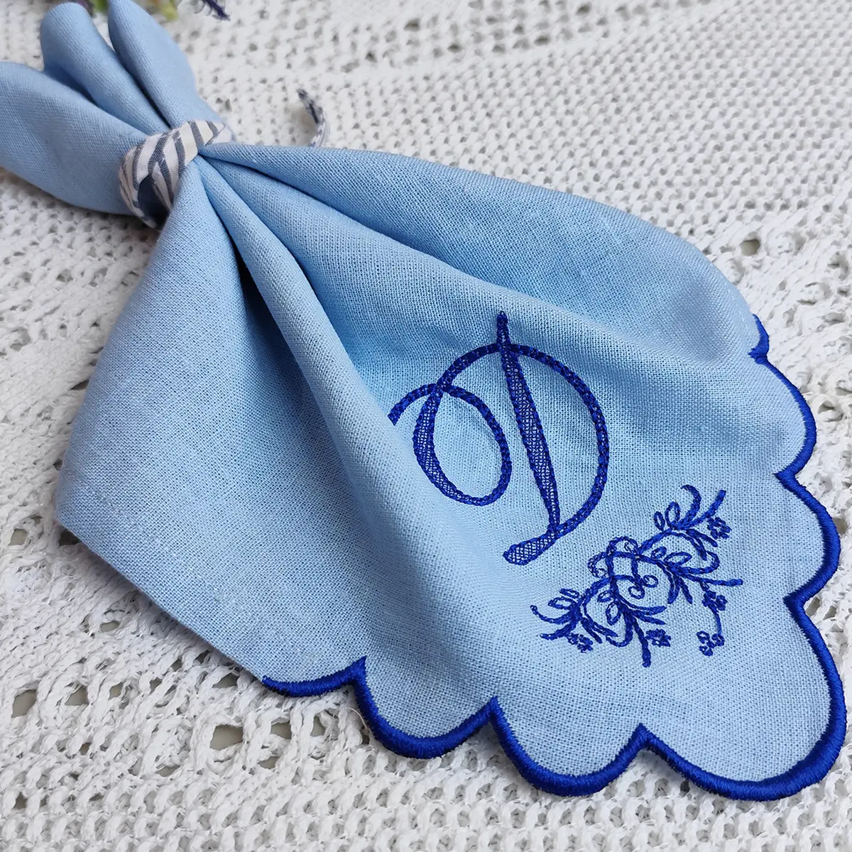 Create Elegant Scalloped Edge Napkins: Inspiring Embroidery Software Masterclass 33 instagram3